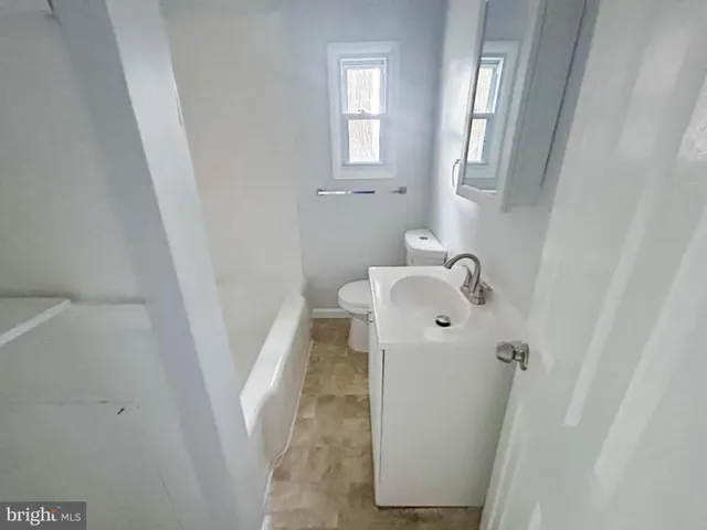 $230,000 | 17 West Buckingham Avenue, Mount Ephraim, NJ 08059