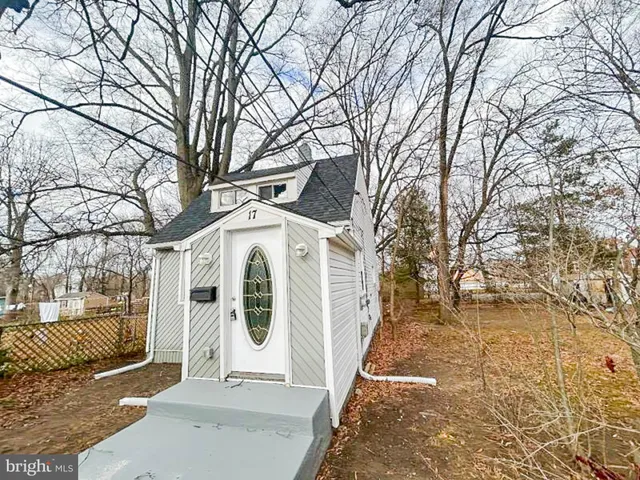 $230,000 | 17 West Buckingham Avenue, Mount Ephraim, NJ 08059