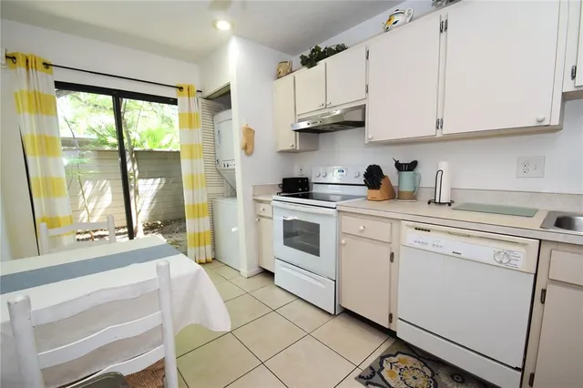 $2,100 | 1620 Boathouse Circle, Unit GR103, Sarasota, FL 34231