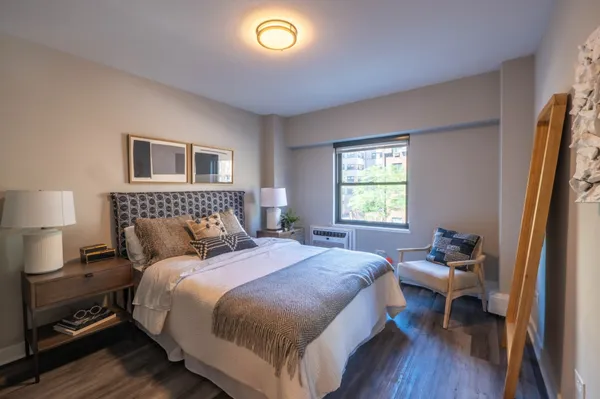 $1,895 | 5815 North Sheridan Road, Unit 1009, Chicago, IL 60660