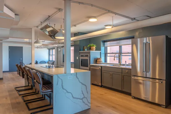 $1,895 | 5815 North Sheridan Road, Unit 1009, Chicago, IL 60660