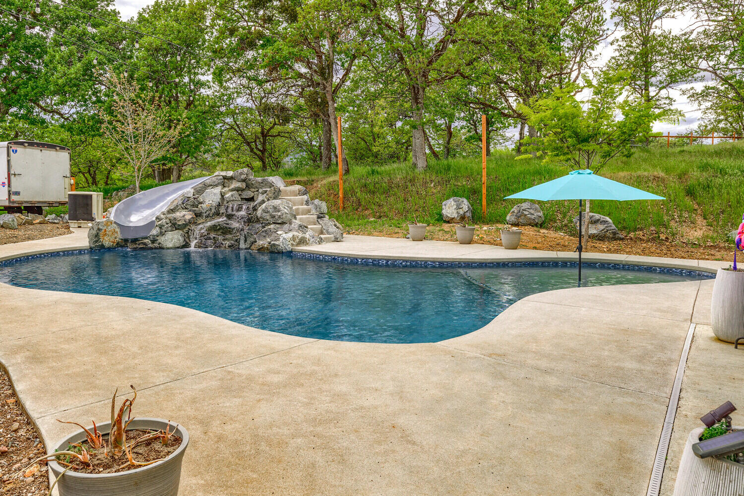 15319 Shiloh Road White City, OR 97503 - Photo 19 of 75 a view of a swimming pool with a patio