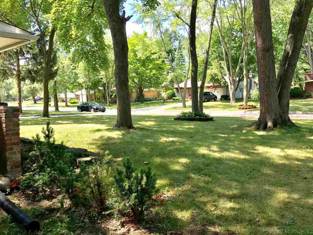 29814 Chelmsford Road Southfield, MI 48076 - Photo 8 of 26 31355848-7.JPG