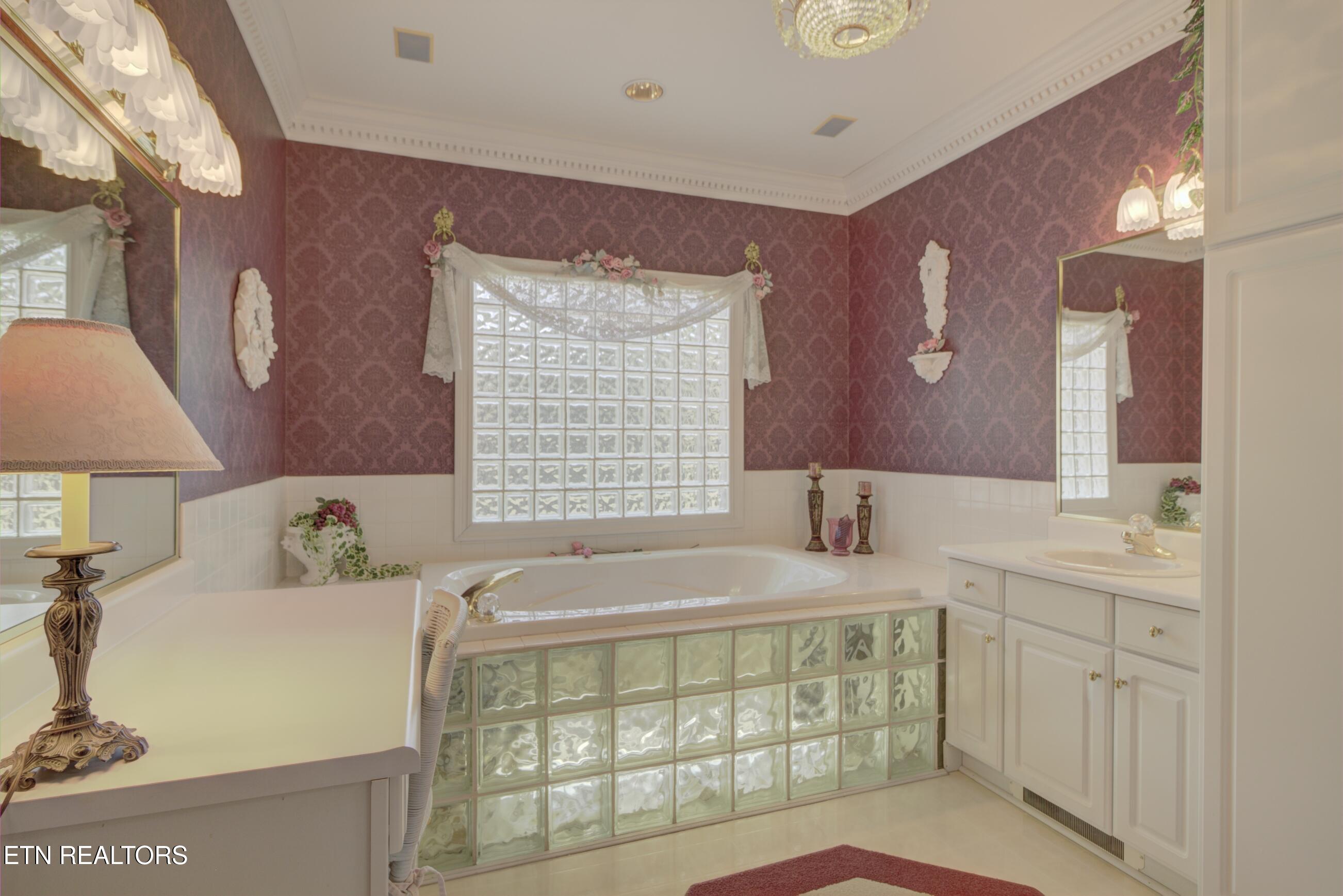 3465 West Wolf Valley Road Clinton, TN 37716 - Photo 37 of 52 Primary Bath