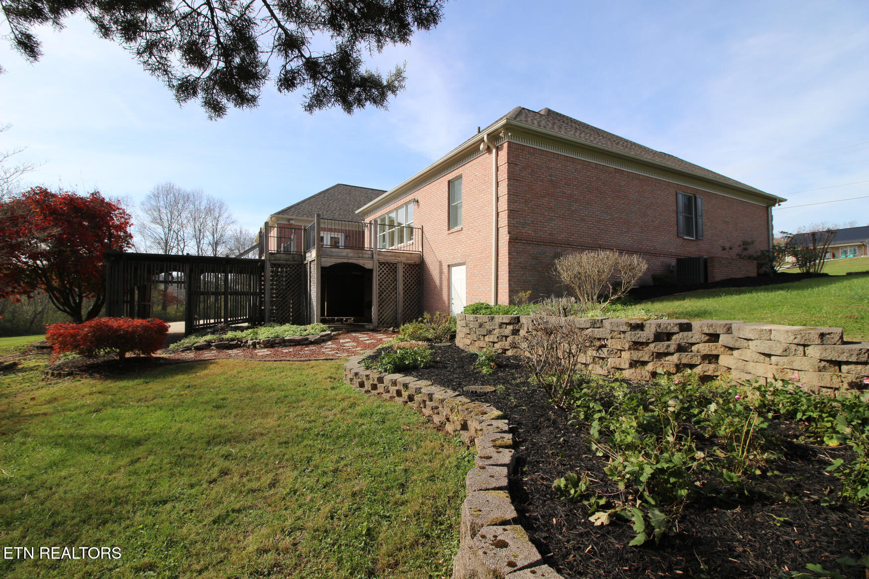 3465 West Wolf Valley Road Clinton, TN 37716 - Photo 10 of 52 Professional Landscaping