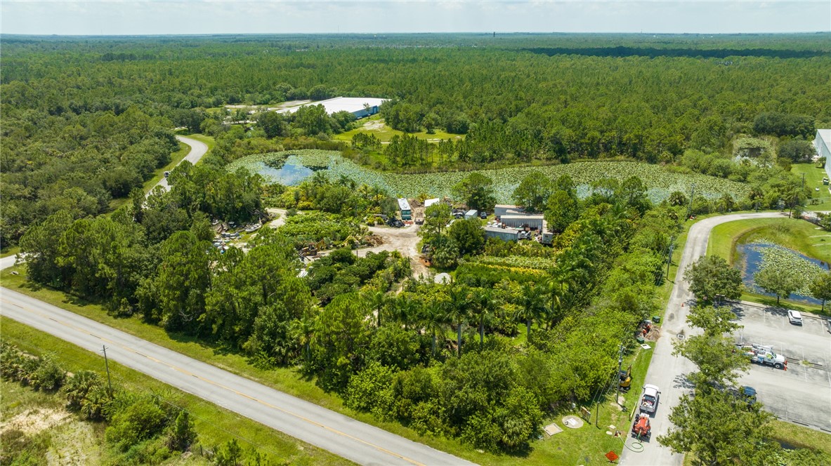 10255 99th Way Sebastian, FL 32958 - Photo 12 of 20 a view of a garden with a building