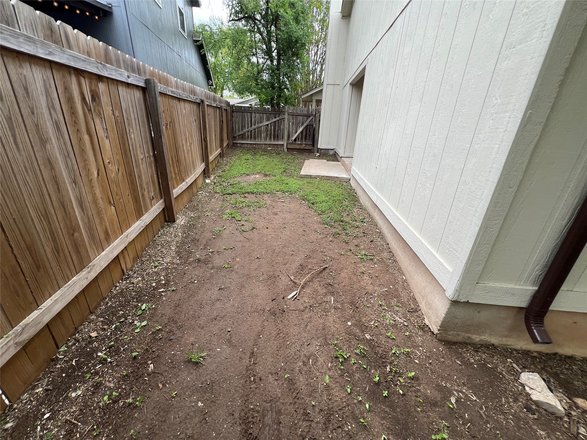 2807 Firecrest Drive Austin, TX 78748 - Photo 28 of 30 Enclosed outdoor space featuring a wood plank privacy fence and a light-colored vertical siding exterior