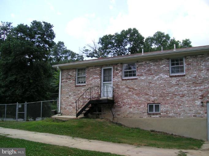 Exterior (Rear)