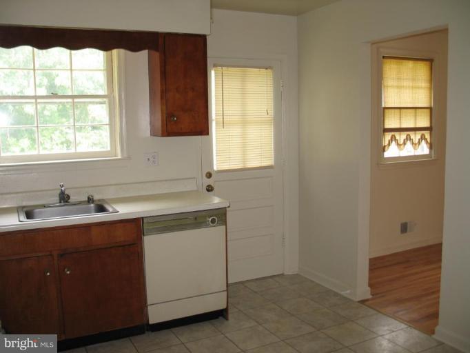 9406 Dangerfield Road Clinton, MD 20735 - Photo 10 of 23 Kitchen #2