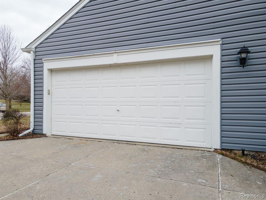 2011 Fairfield Drive Rochester Hills, MI 48306 - Photo 34 of 47