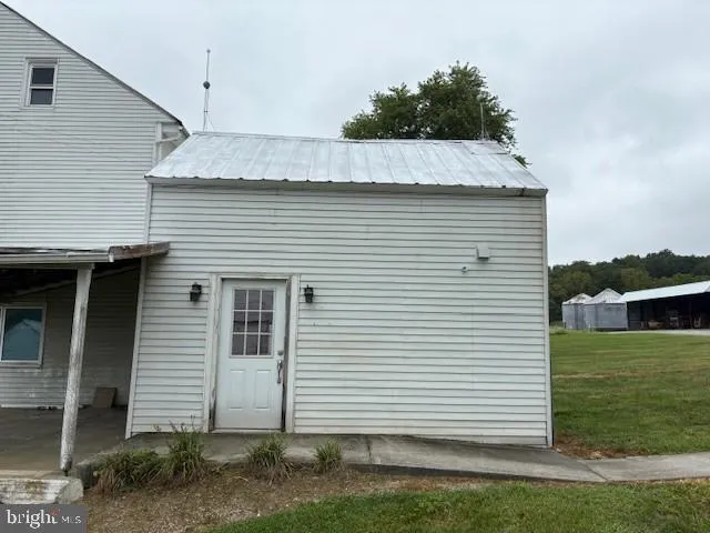 a view of a white house