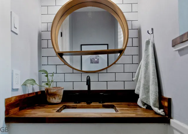 a close up view of a washer and dryer