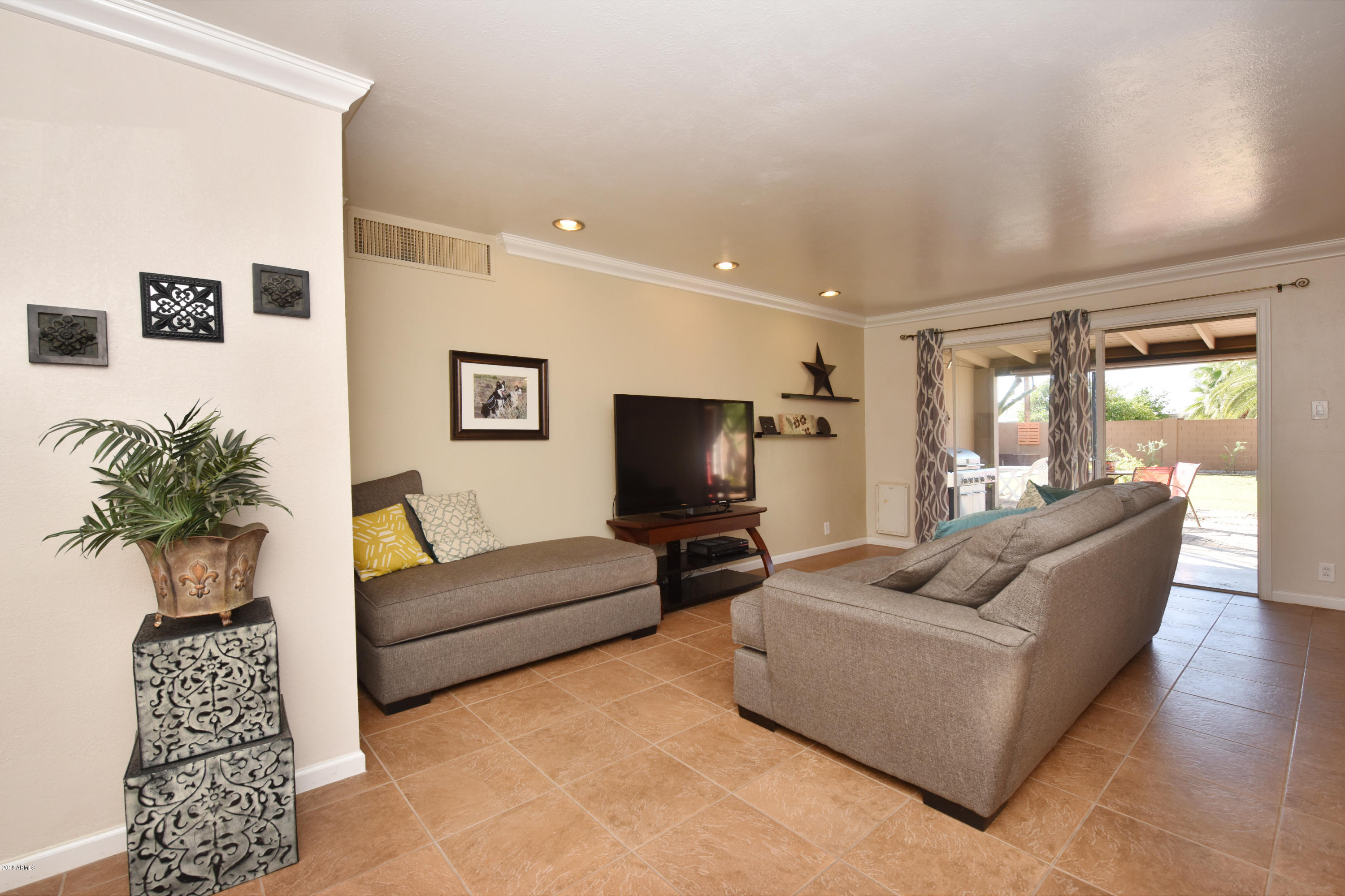 3007 East Cheery Lynn Road Phoenix, AZ 85016 - Photo 3 of 26 Living 1