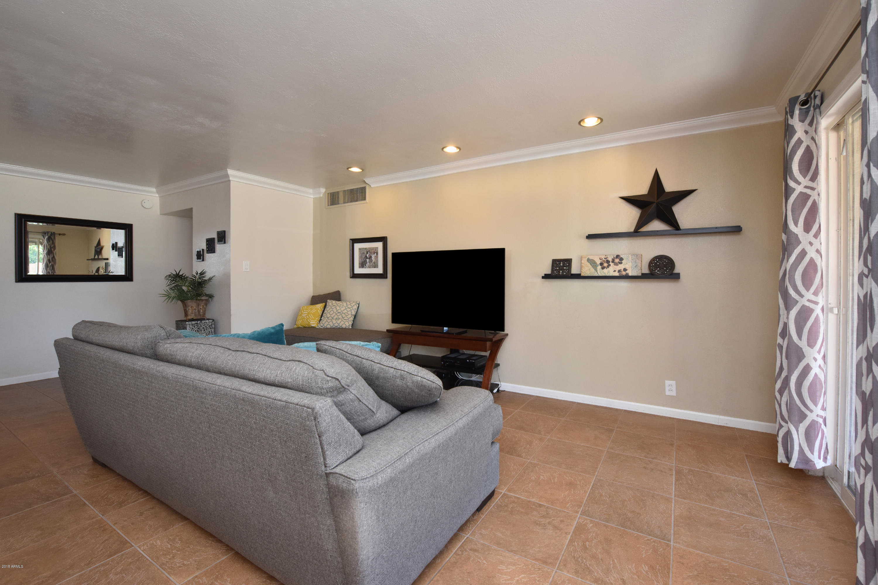 3007 East Cheery Lynn Road Phoenix, AZ 85016 - Photo 4 of 26 Living 3