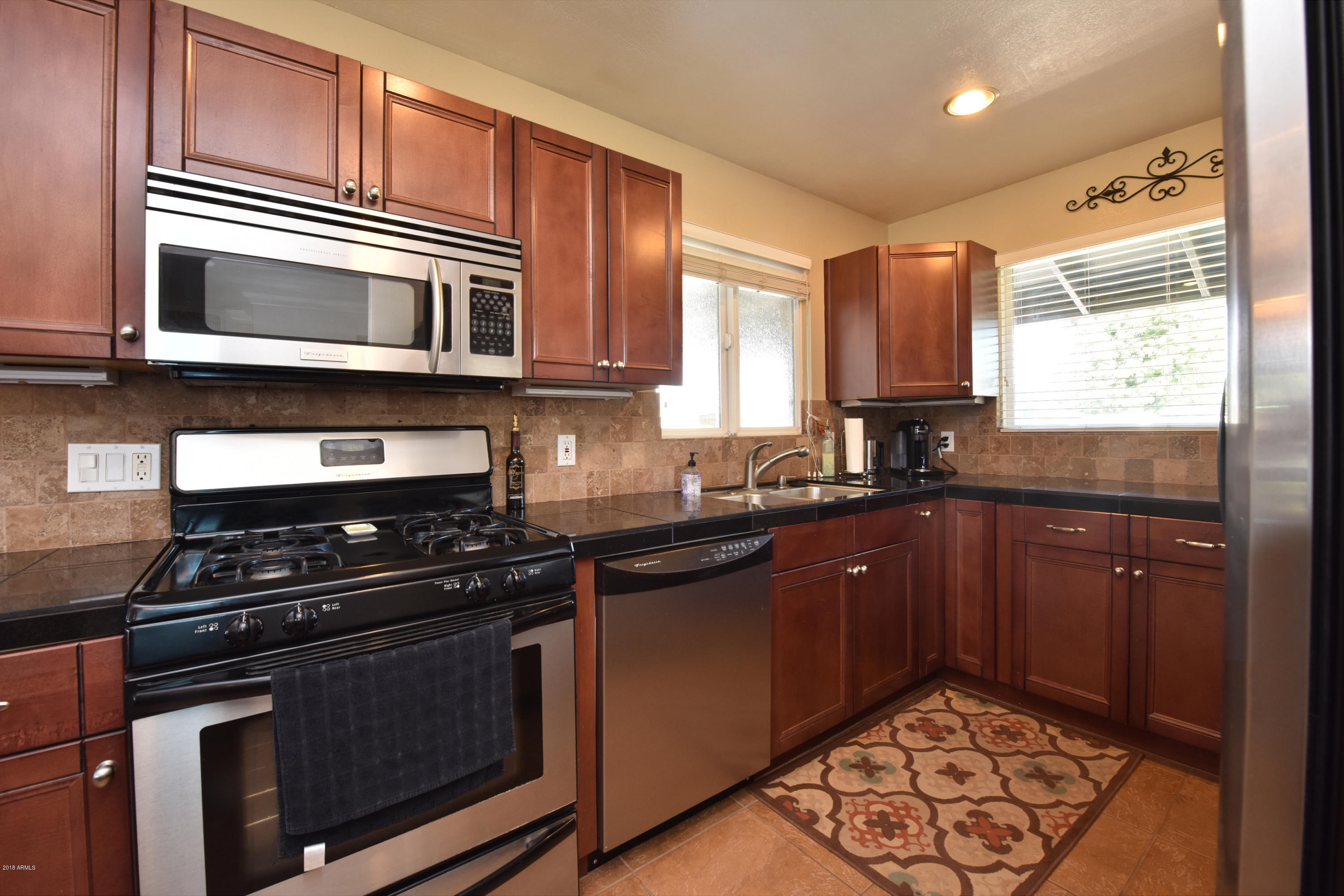 3007 East Cheery Lynn Road Phoenix, AZ 85016 - Photo 10 of 26 Kitchen 4