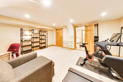 $639,000 | 843 West Grace Street, Unit 1E, Chicago, IL 60613