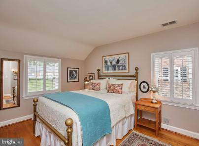4624 19th Road North Arlington, VA 22207 - Photo 11 of 22 a bedroom with a bed and a window