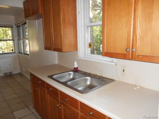 17171 Huntington Road Detroit, MI 48219 - Photo 7 of 18 DSCN1803.JPG