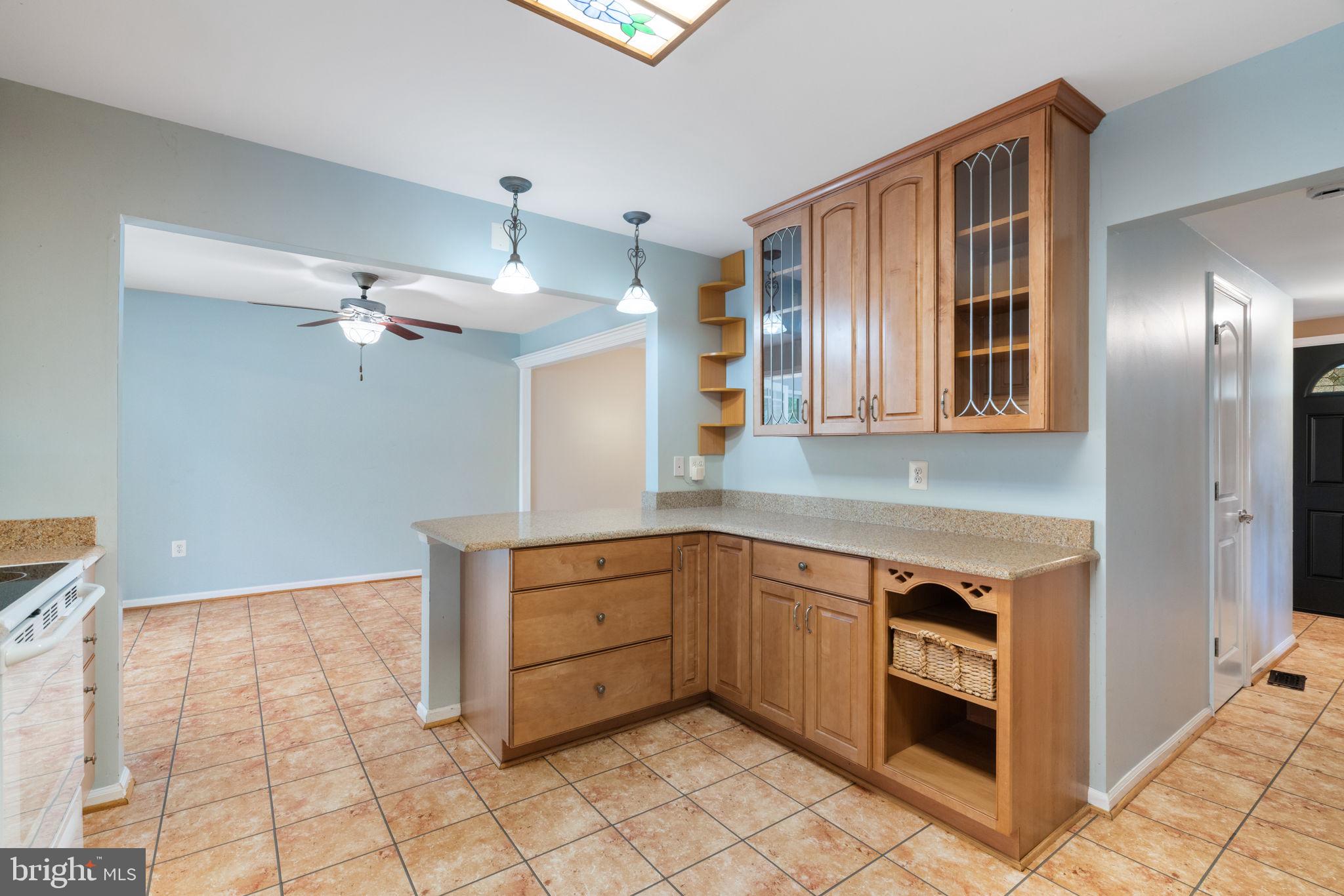 4084 Braxton Road Chantilly, VA 20151 - Photo 2 of 46