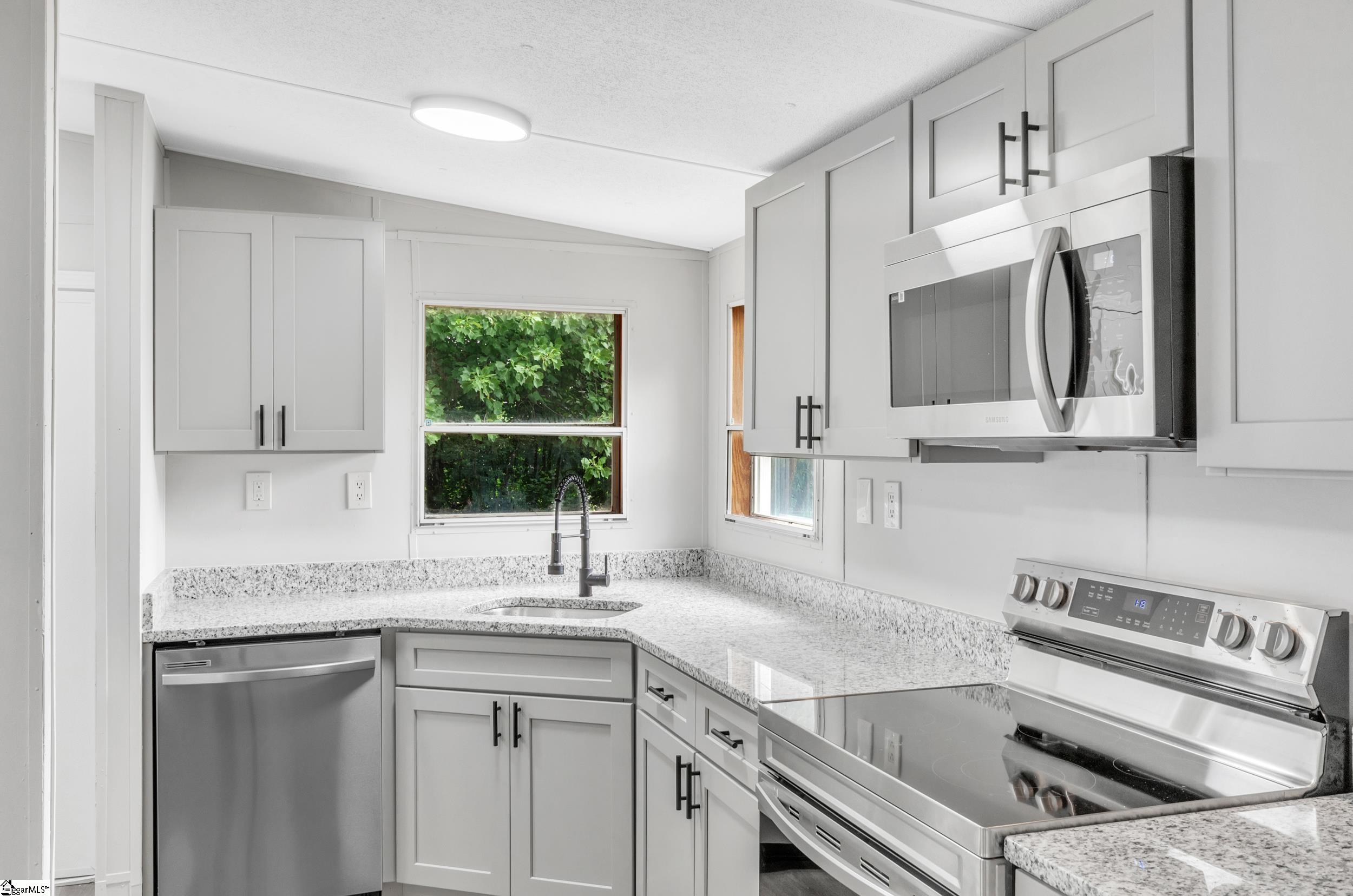 131 White Horse Rd Extension Greenville, SC 29605 - Photo 6 of 32