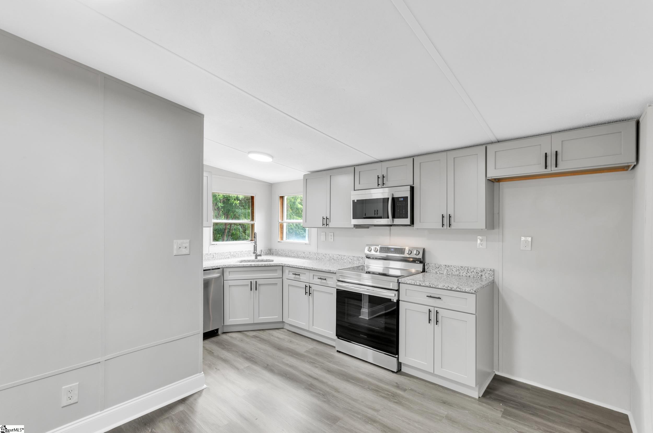 131 White Horse Rd Extension Greenville, SC 29605 - Photo 7 of 32