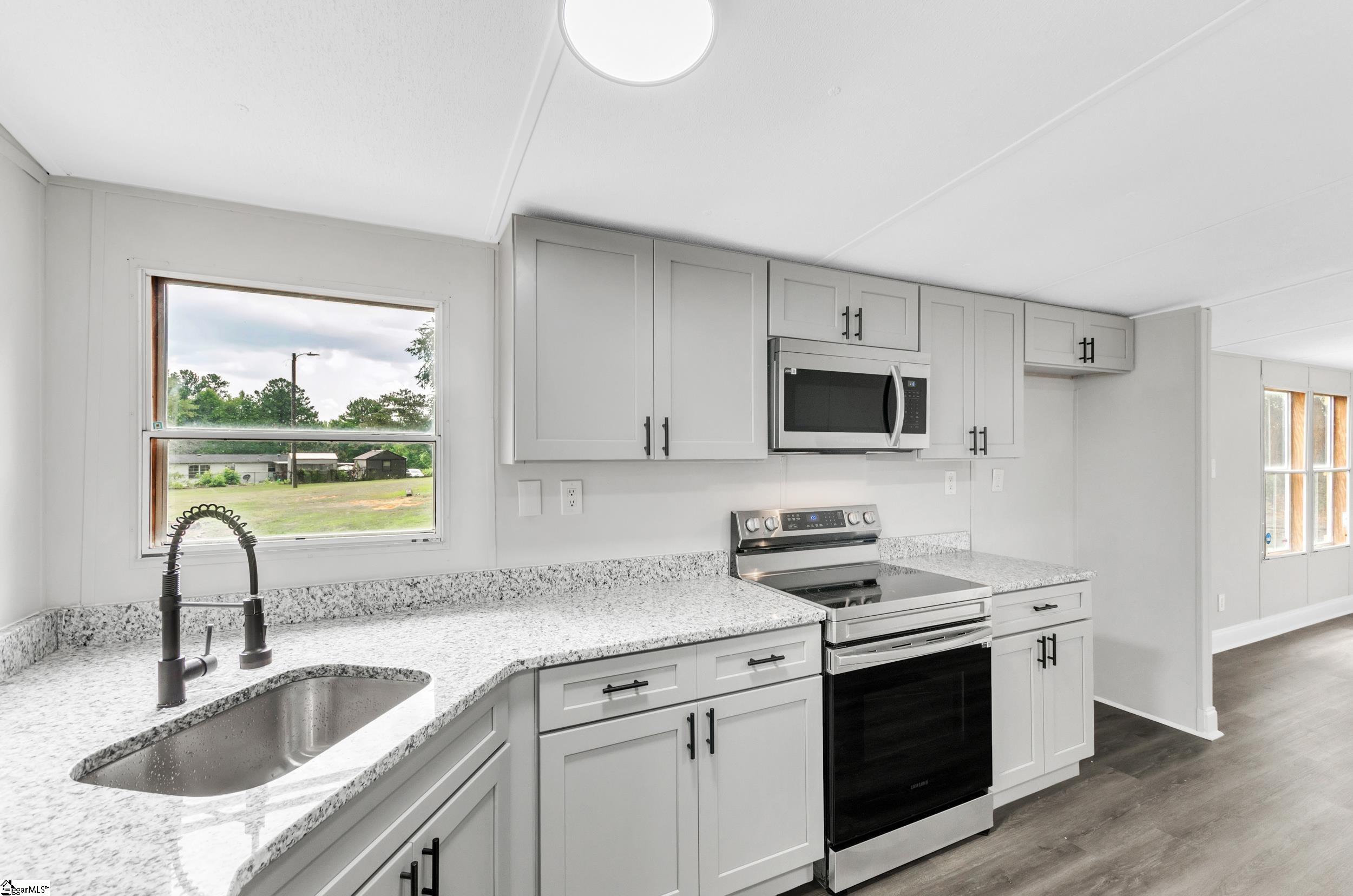 131 White Horse Rd Extension Greenville, SC 29605 - Photo 8 of 32