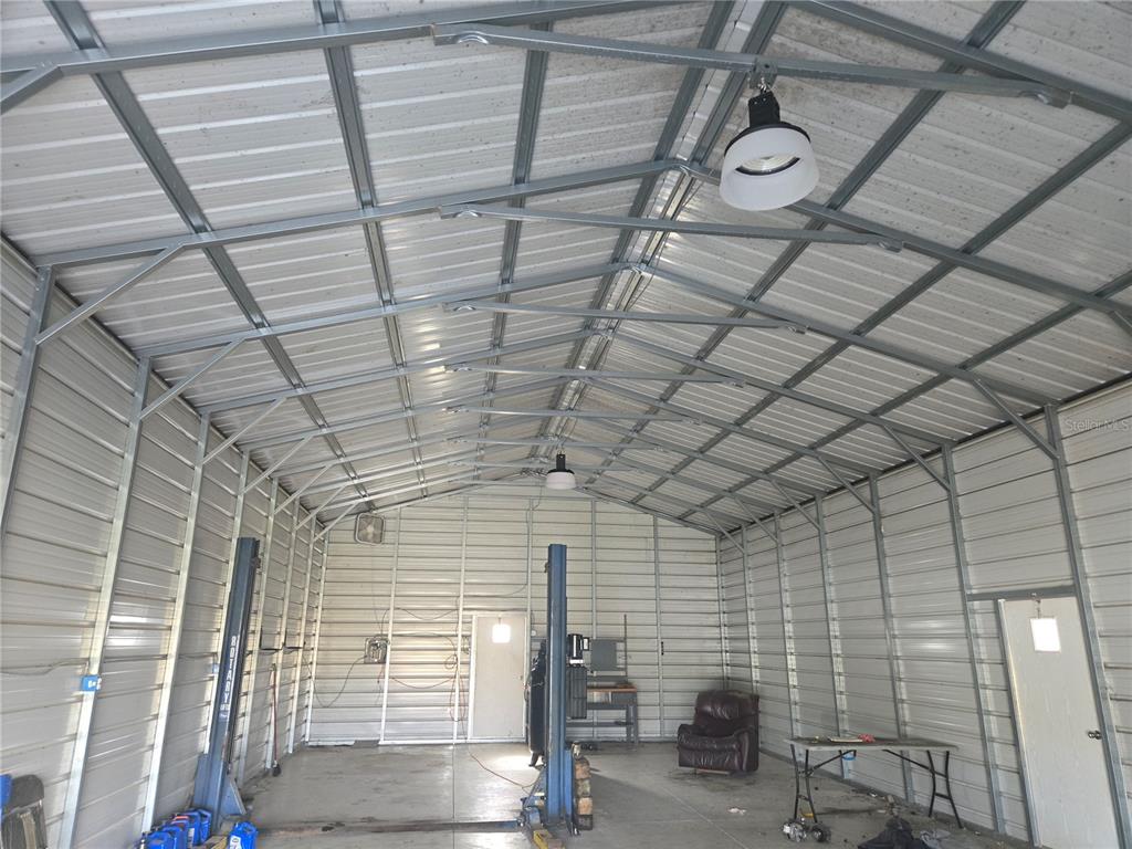 1981 Southeast Piggy Back Road Arcadia, FL 34266 - Photo 18 of 19 a bathroom with a shower