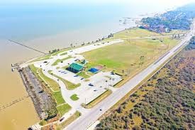 632 18th Street San Leon, TX 77539 - Photo 10 of 10 a view of a swimming pool