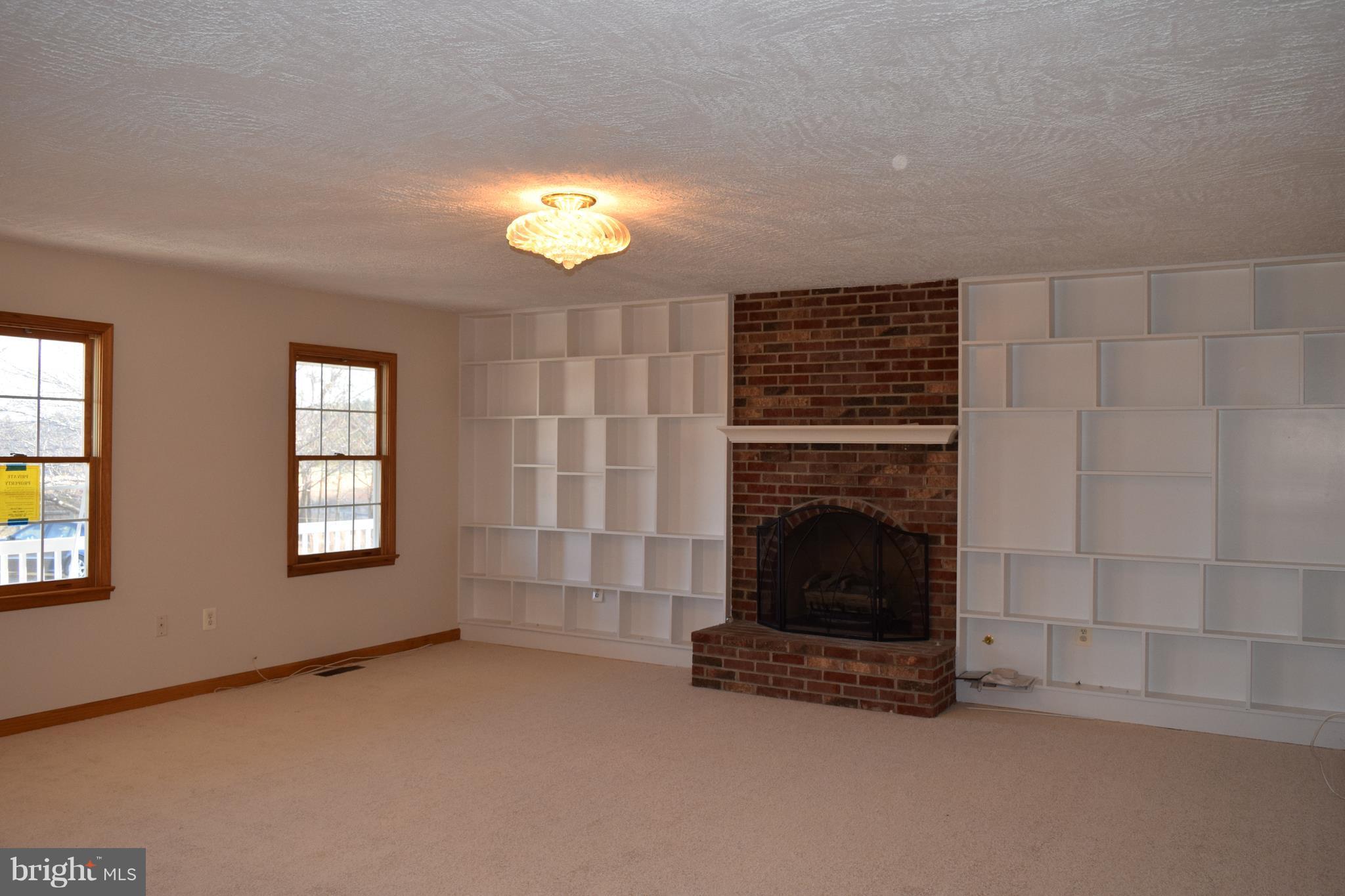3384 Ensors Shop Road Midland, VA 22728 - Photo 4 of 17 Living Room