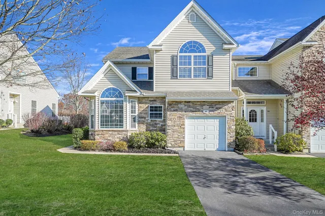 $935,000 | 96 Manitou Trail, Unit 96, Kings Park, NY 11754