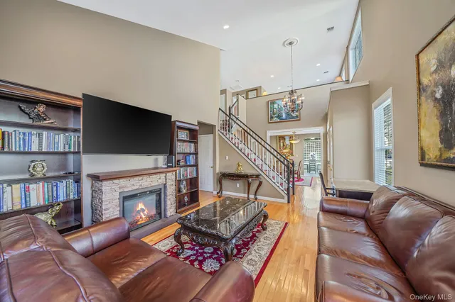 $935,000 | 96 Manitou Trail, Unit 96, Kings Park, NY 11754