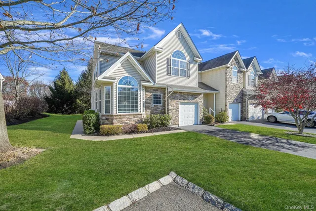 $935,000 | 96 Manitou Trail, Unit 96, Kings Park, NY 11754