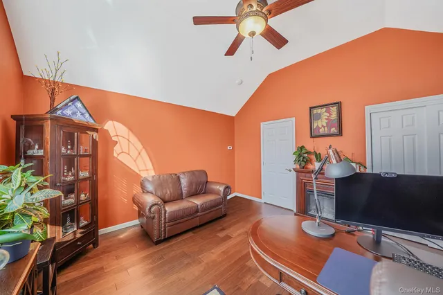 $935,000 | 96 Manitou Trail, Unit 96, Kings Park, NY 11754