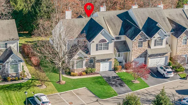 $935,000 | 96 Manitou Trail, Unit 96, Kings Park, NY 11754