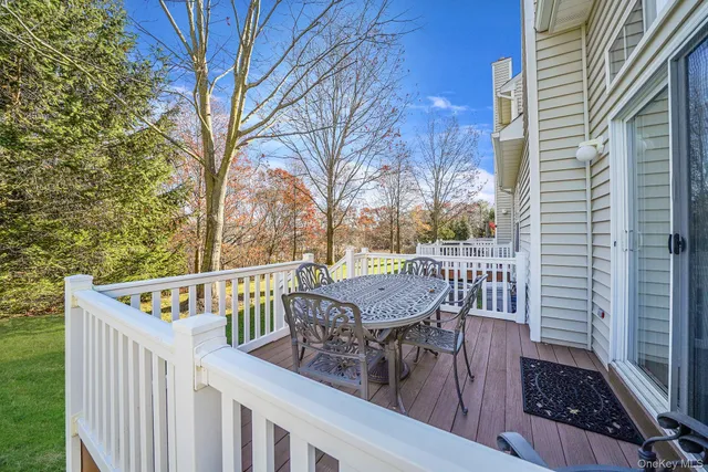 $935,000 | 96 Manitou Trail, Unit 96, Kings Park, NY 11754