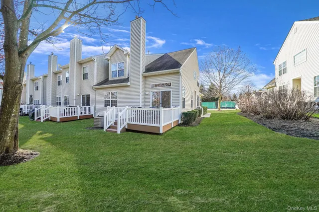 $935,000 | 96 Manitou Trail, Unit 96, Kings Park, NY 11754