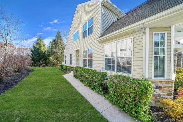 $935,000 | 96 Manitou Trail, Unit 96, Kings Park, NY 11754