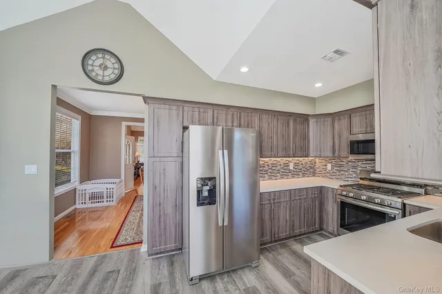 $935,000 | 96 Manitou Trail, Unit 96, Kings Park, NY 11754