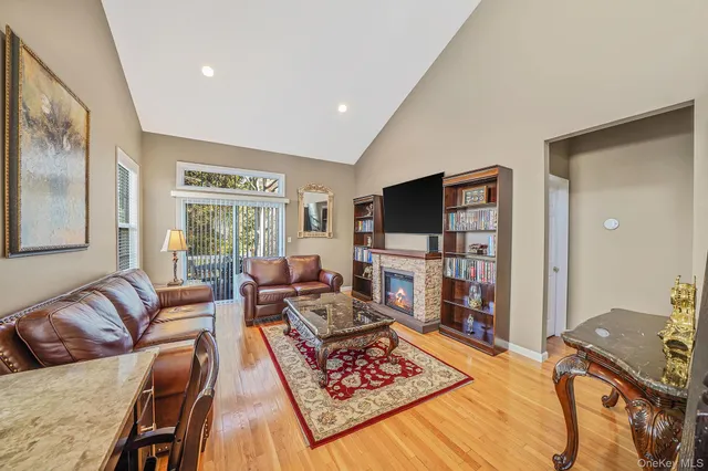 $935,000 | 96 Manitou Trail, Unit 96, Kings Park, NY 11754