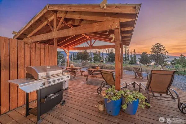 $950,000 | 302 Desert Aire Drive Southwest, Unit A/B, Mattawa, WA 99349
