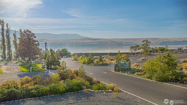 $950,000 | 302 Desert Aire Drive Southwest, Unit A/B, Mattawa, WA 99349