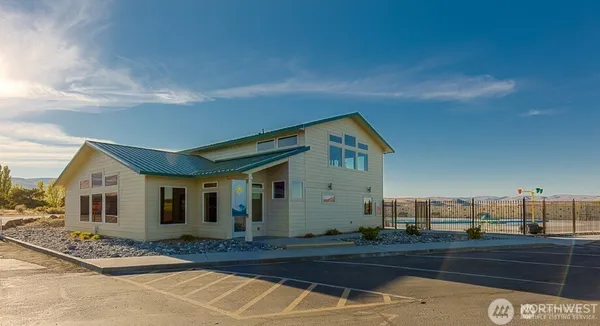 $950,000 | 302 Desert Aire Drive Southwest, Unit A/B, Mattawa, WA 99349