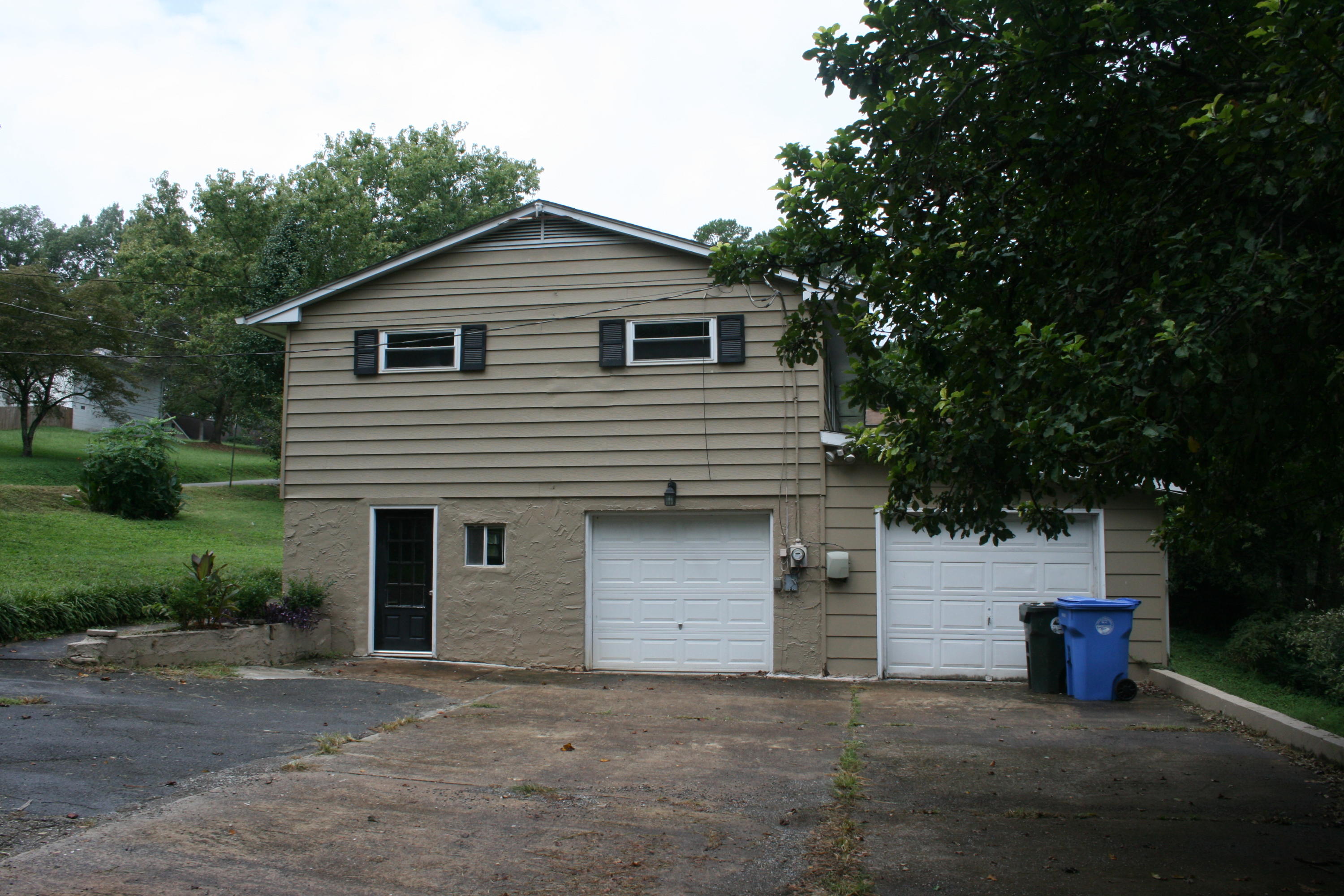 7005 Lea Road Chattanooga, TN 37421 - Photo 2 of 15 2 Car Garage