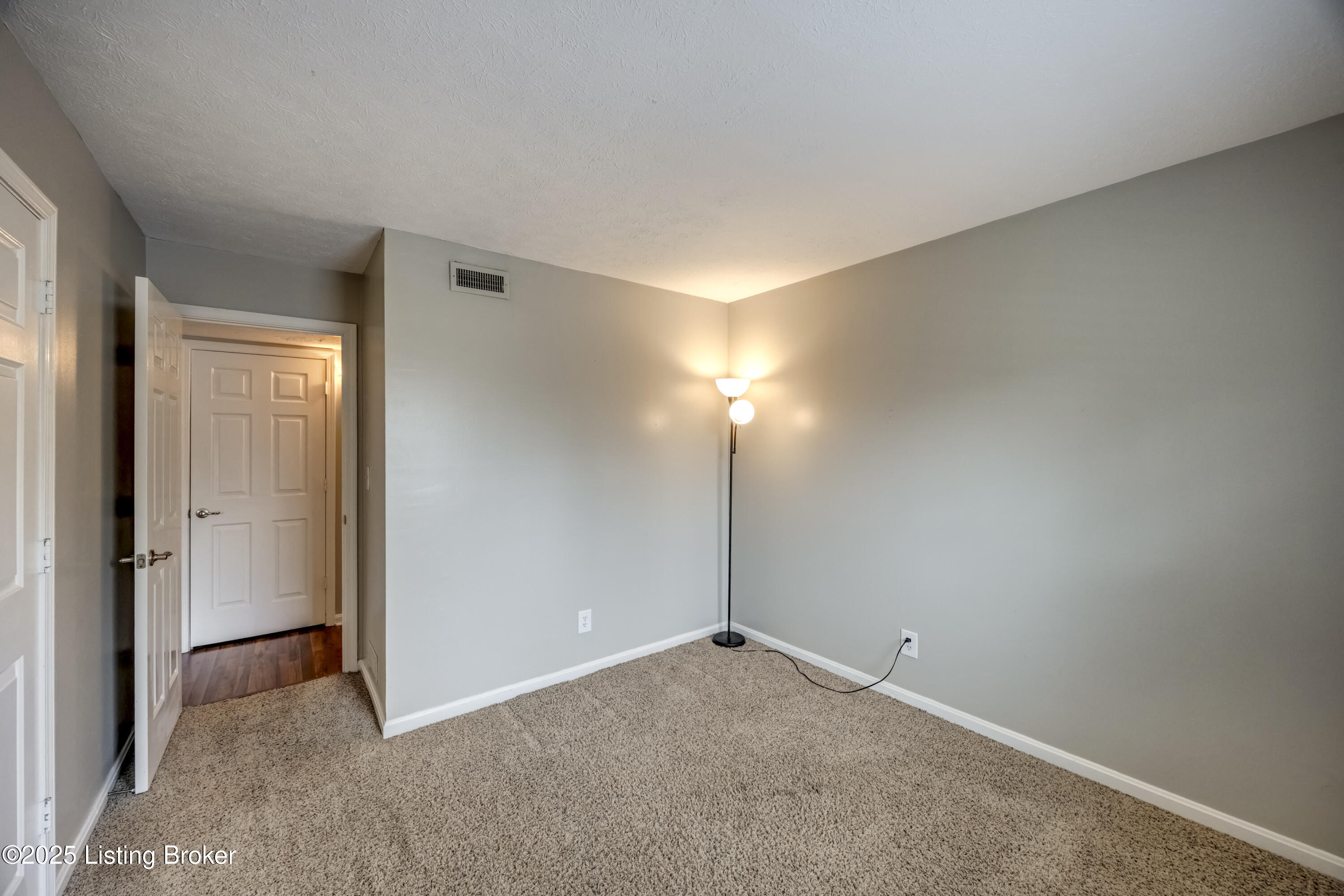 410 Mockingbird Valley Road, Unit 1 Louisville, KY 40207 - Photo 23 of 39 2Y0A5577-A
