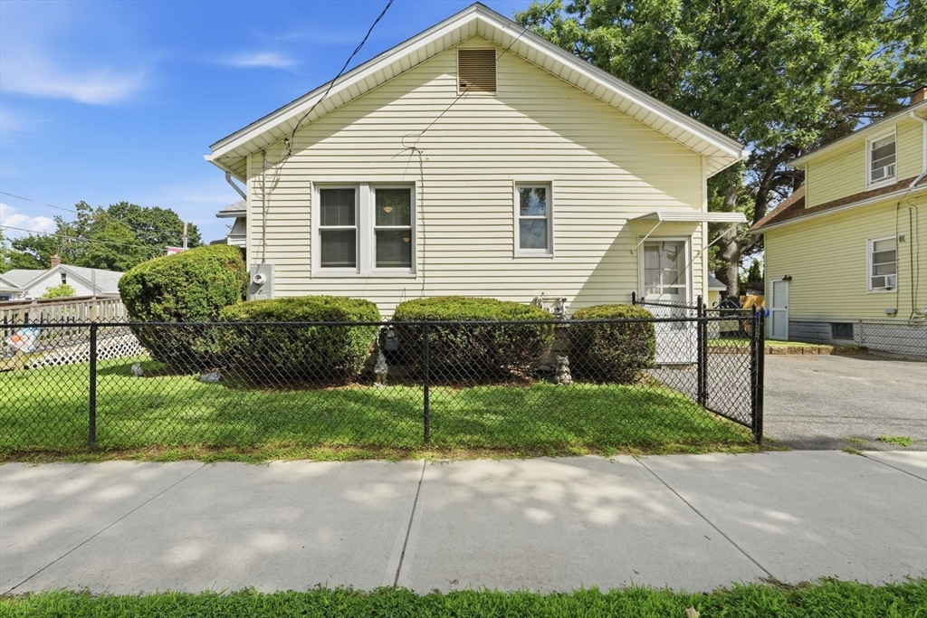 103 Duryea Street Springfield, MA 01104 - Photo 2 of 29 Gallery Image 2