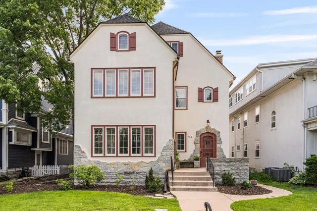 $1,200,000 | 1621 West 25th Street, Minneapolis, MN 55405