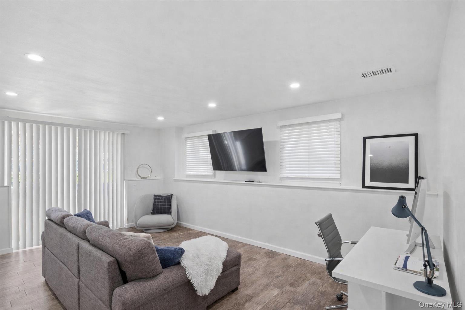 19 Fisher Road Commack, NY 11725 - Photo 25 of 36