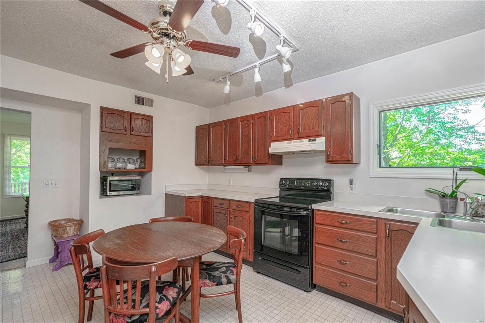 266 South Eatherton Road Chesterfield, MO 63005 - Photo 14 of 38 Gallery Image 14