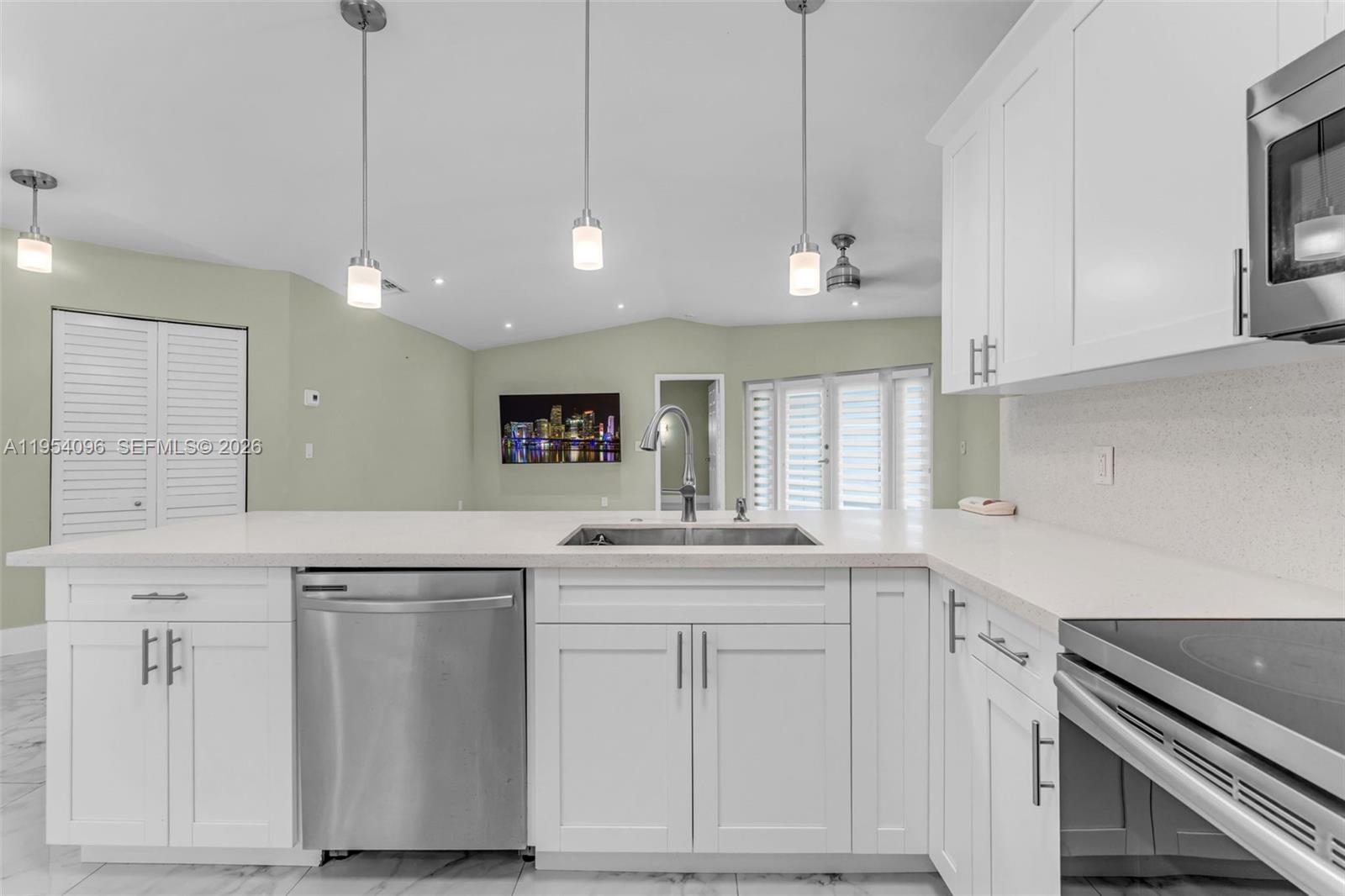 6445 Southwest 152nd Place, Unit 645 Miami, FL 33193 - Photo 6 of 27