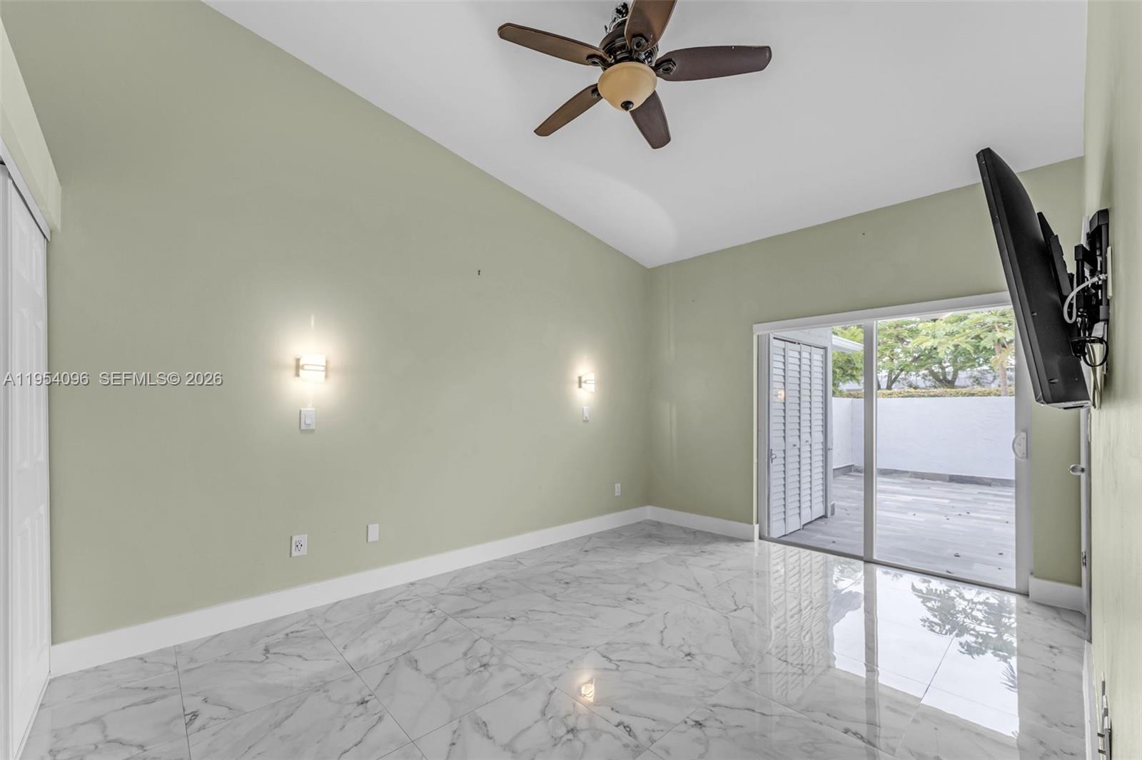 6445 Southwest 152nd Place, Unit 645 Miami, FL 33193 - Photo 9 of 27